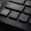 Das Microsoft-Logo auf einer Tastatur